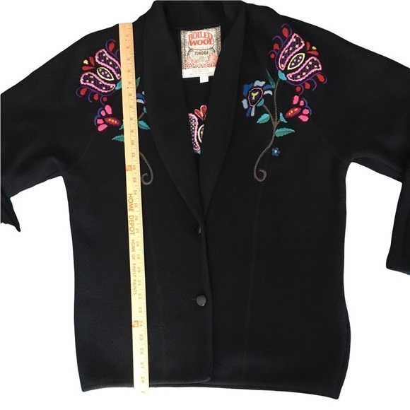 TUNDRA 100%Pure Virgin Wool Black Floral Embroidered Feminine Cozy 2-Button Coat - Picture 13 of 14